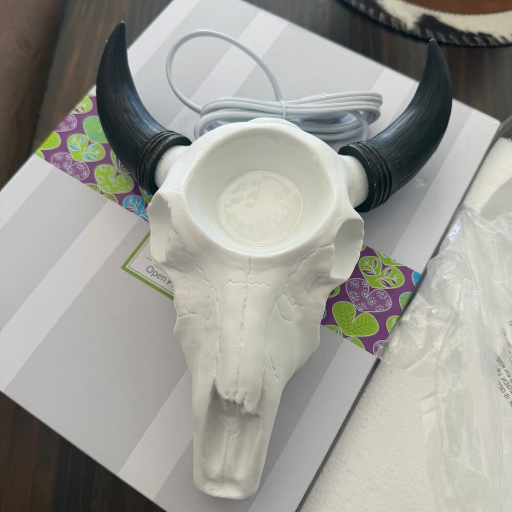 NEW With Box Open Plains Western Buffalo Skull Scentsy Wax Warmer Rare
